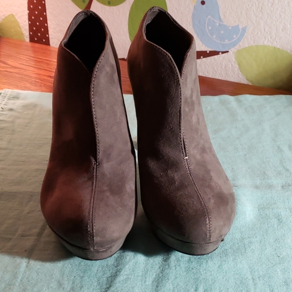 Audrey Brooke heeled boots - Picture 2 of 5